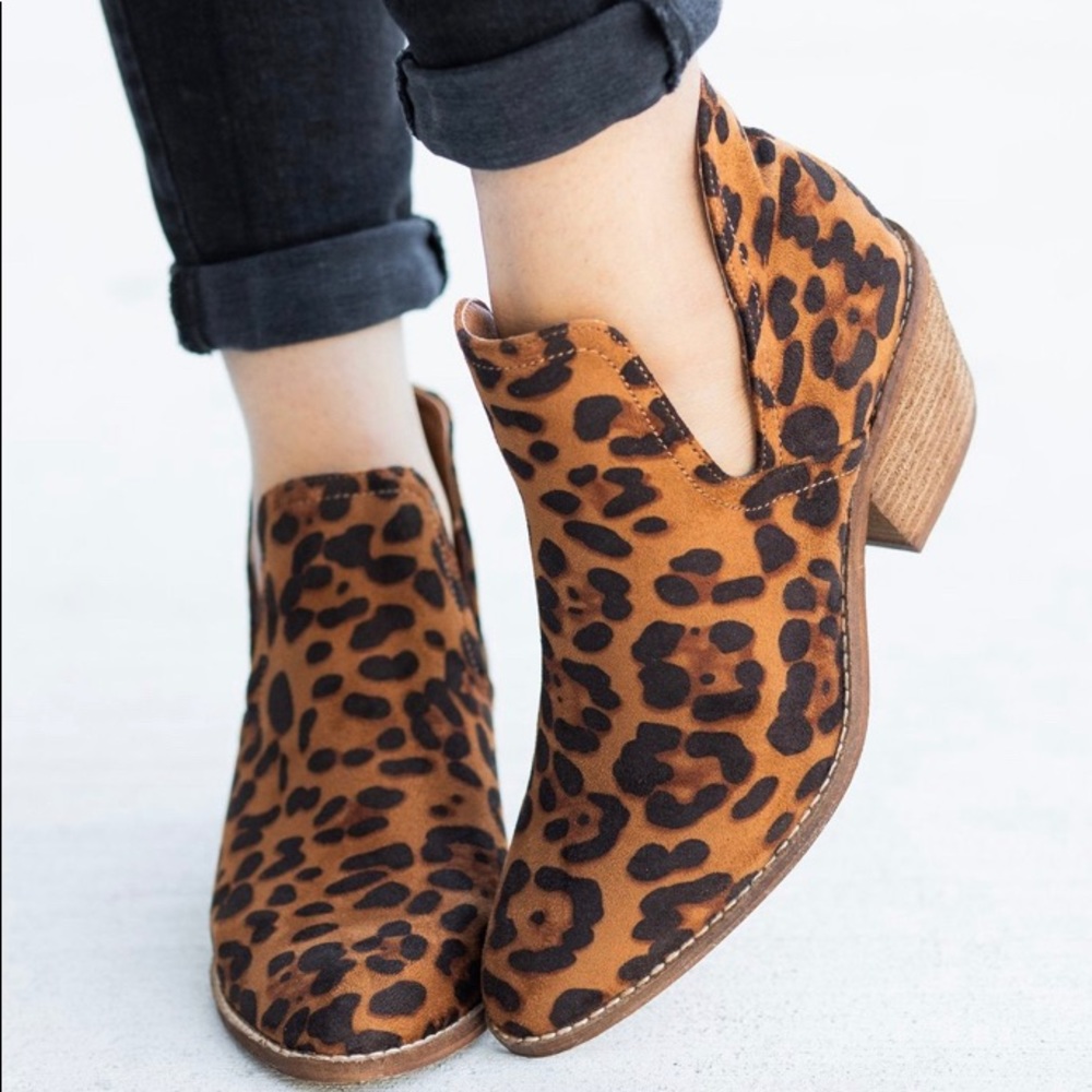BRAND NEW WITH BOX Women Western Short Ankle Pointed Toe Booties Boot LEOPARD